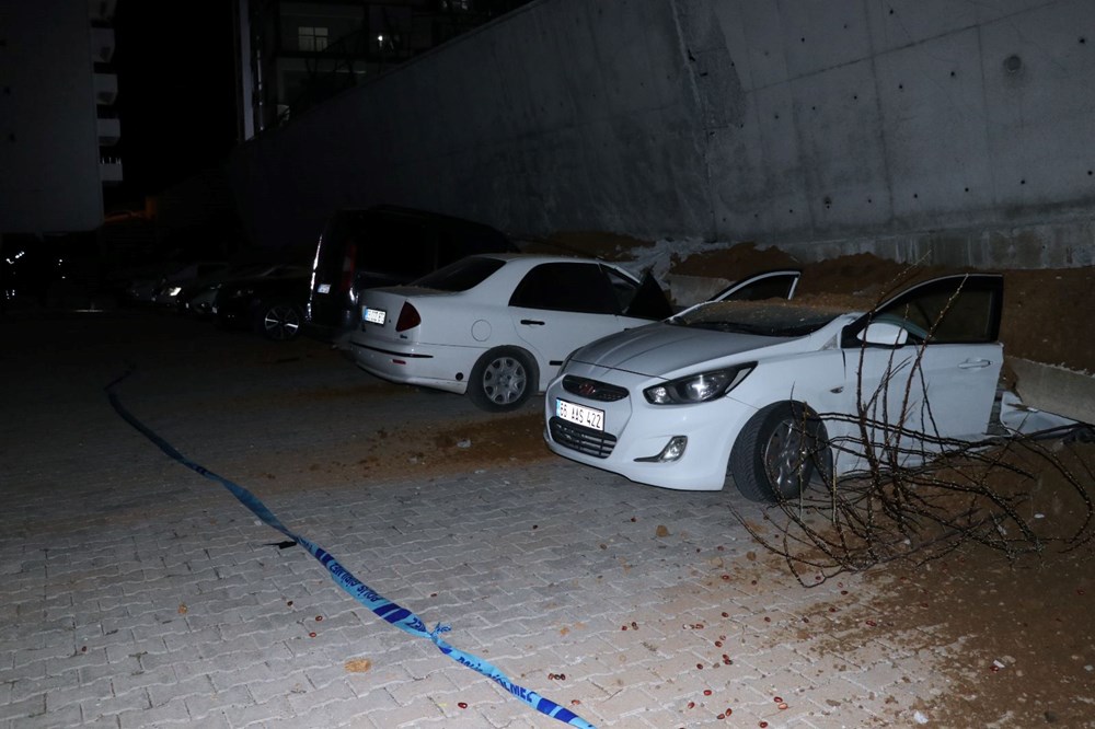 Yozgat'ta istinat duvarı park halindeki 11 aracın üzerine çöktü - 5