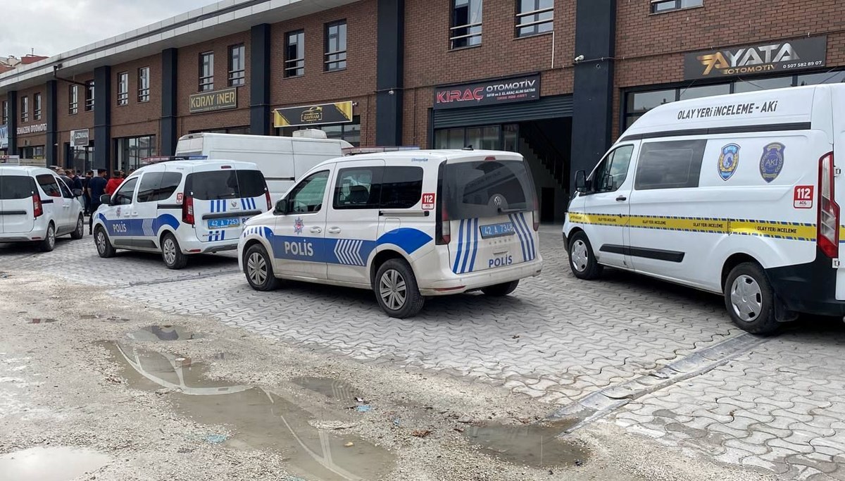 Galerici ortaklara silahlı saldırı: 2 yaralı Galerici ortaklara silahlı saldırı: 2 yaralı
