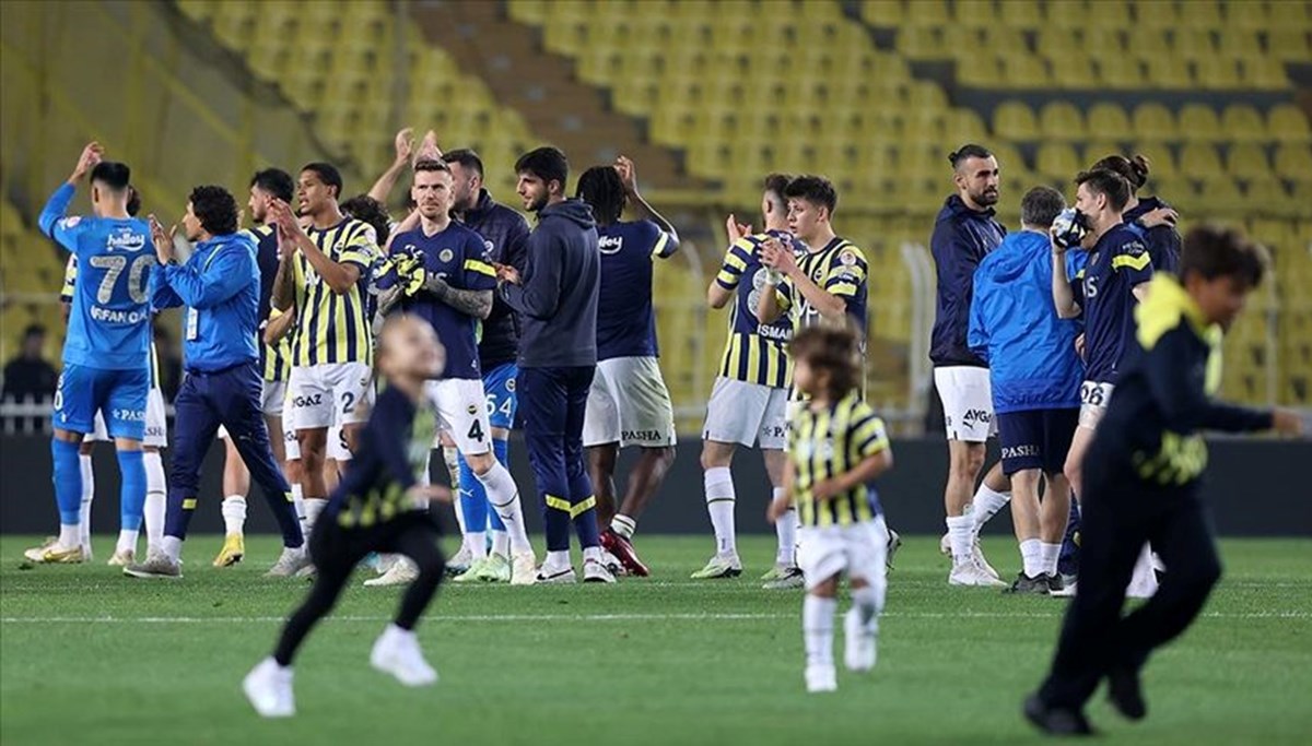 Ali Koç ilk kupasına yakın: Fenerbahçe 9 yıllık hasretini bitirmek için sahaya çıkacak Ali Koç ilk kupasına yakın: Fenerbahçe 9 yıllık hasretini bitirmek için sahaya çıkacak