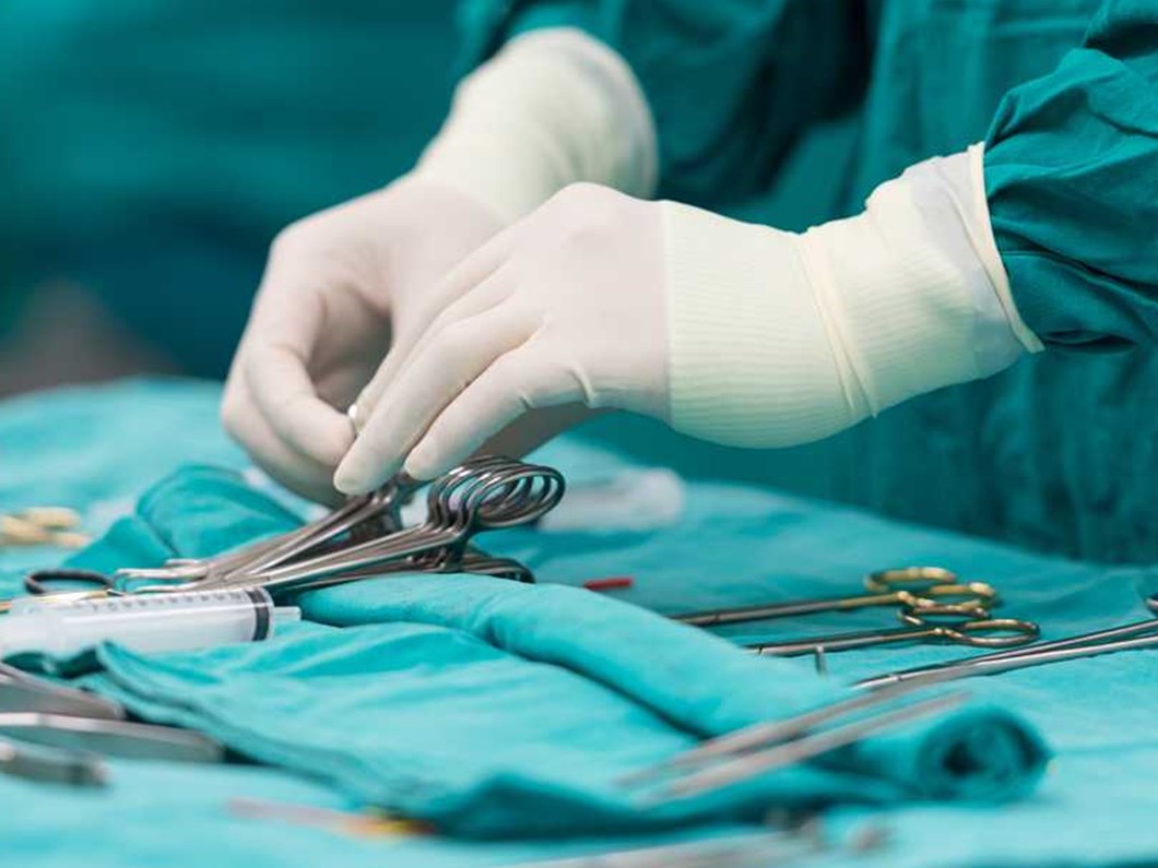 tiroid ameliyati icin gittigi hastanede sagligini kaybetti