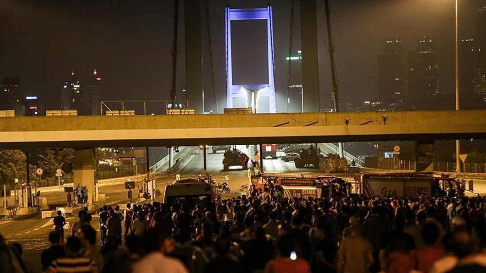 FETÖ'nün 15 Temmuz darbe girişiminin üzerinden 7 yıl geçti - 17