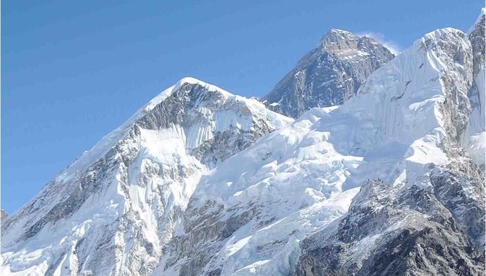 Nepalli dağcılar kış mevsiminde K2 dağının zirvesine ulaşarak ilki gerçekleştirdi