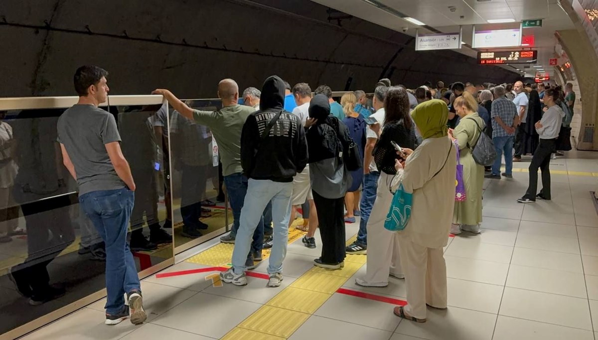 İstanbul'da metro arızası: Yolcular vagonda kaldı