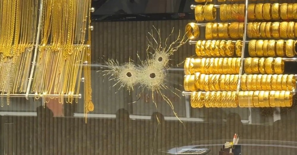 İstanbul'da kuyumcuya silahlı saldırı: Canını son anda kurtardı - 9