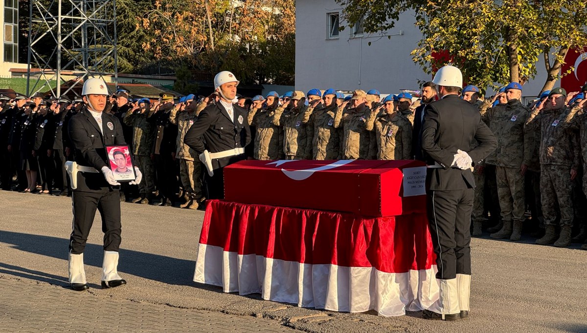 Eğitimde şehit olan polise veda Eğitimde şehit olan polise veda