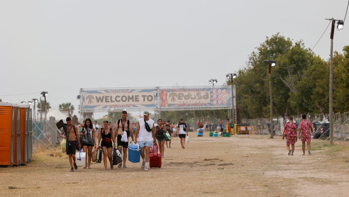 İspanya'da şiddetli rüzgar nedeniyle sahne çöktü:  Müzik festivalinde 1 kişi öldü, 40 kişi yaralandı