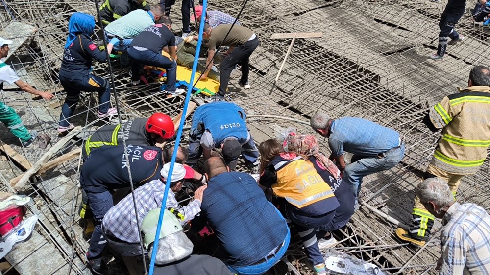 Okul inşaatında çökme: İşçiler beton kalıbın altında kaldı - 4
