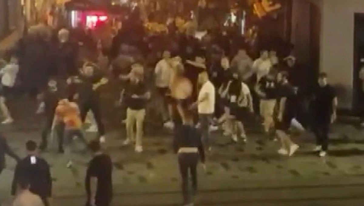 Taksim'de Galatasaray-Bayern Münih maçı öncesi gerginlik Taksim'de Galatasaray-Bayern Münih maçı öncesi gerginlik