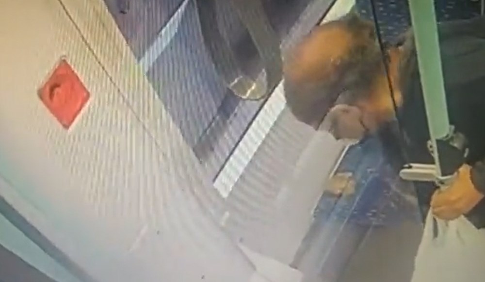 Fenomen Boji'ye dışkılı iftira