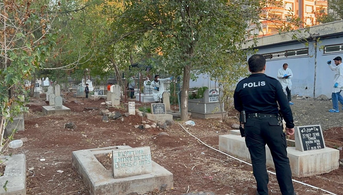 Mezarlıkta bebek cesedi bulundu