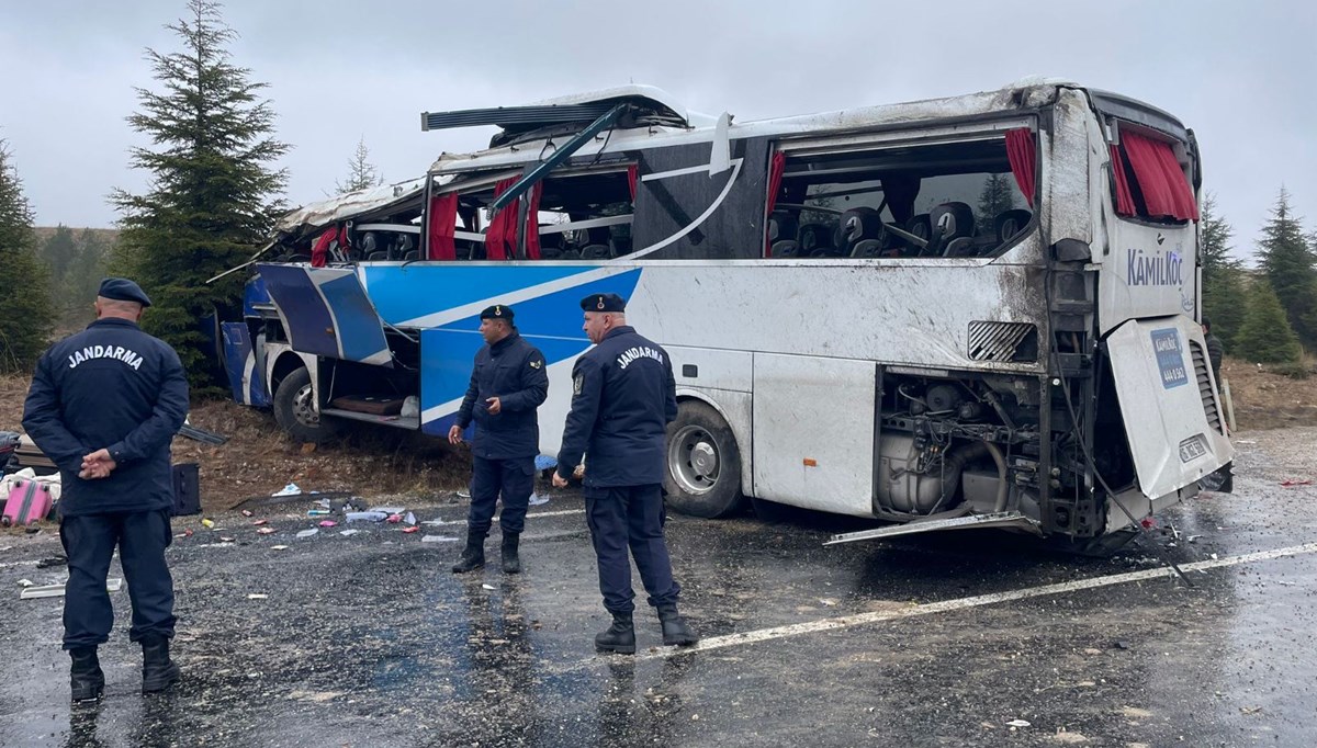 Eskişehir'de yolcu otobüsü devrildi: 1 ölü, 41 yaralı