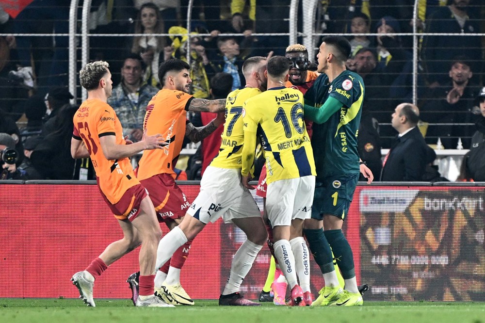 Derbi Zaferi Sonrası Yorumlar Coştu: Galatasaray, Fenerbahçe'yi Kupa Dışına İtti, Eleştirmenler İki Uca Bölündü! 90 uyDueW4hsk FVGje1LmGIg