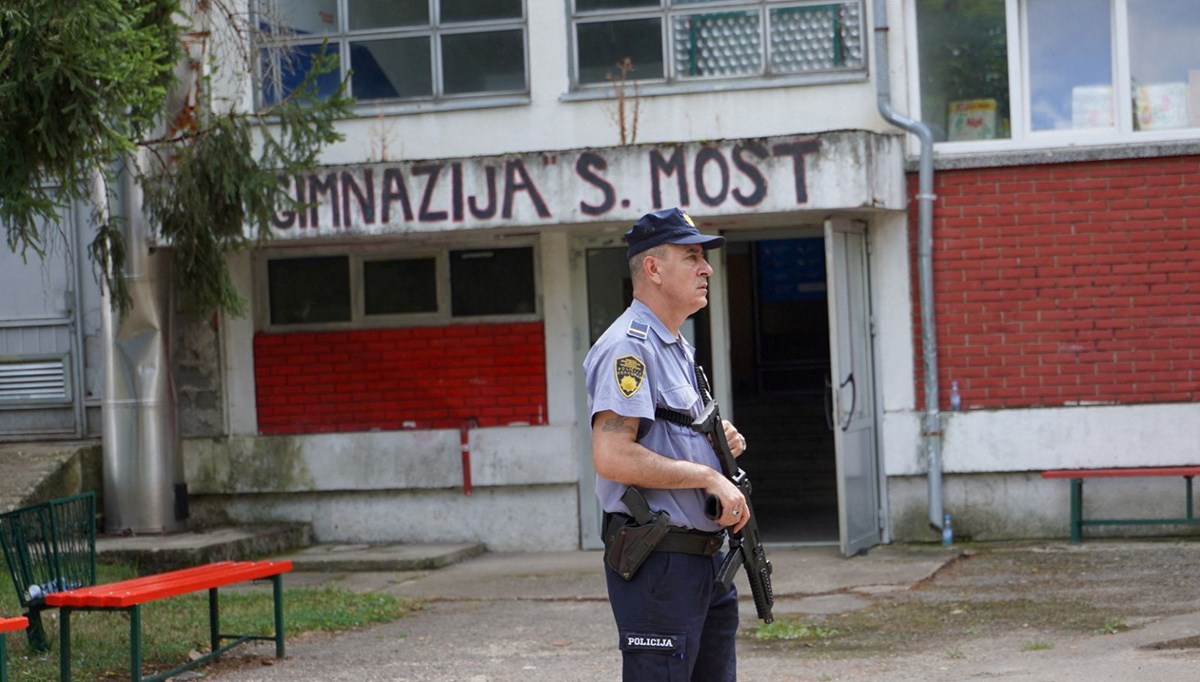 Bosna Hersek'te bir lise hademesi, okulda görevli üç kişiyi öldürdü