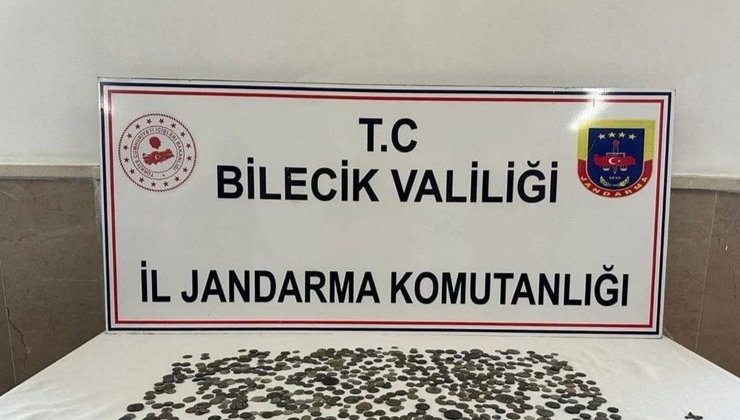 Bilecik'te otomobilde 794 sikke ele geçirildi