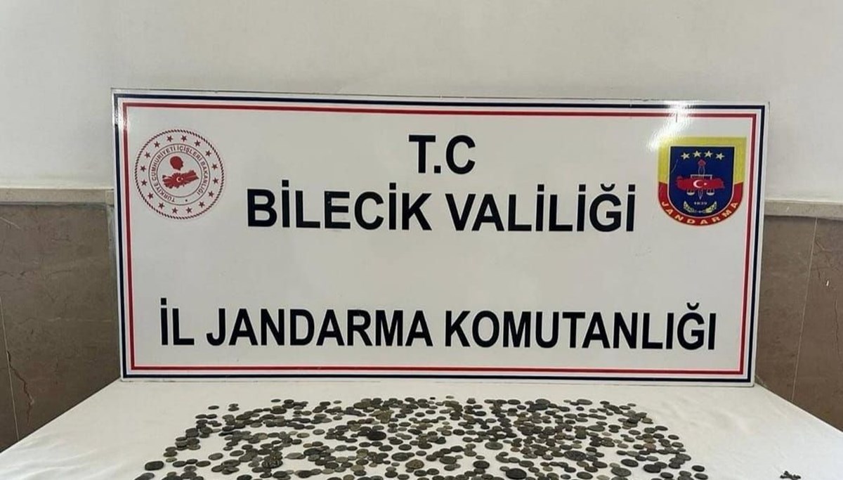 Bilecik'te otomobilde 794 sikke ele geçirildi