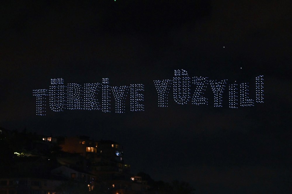 İstanbul Boğazı'nda 2023 dronla 100. yıl gösterisi - 3
