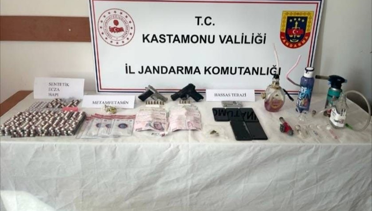 Kastamonu'da uyuşturucu operasyonu: 3 tutuklama Kastamonu'da uyuşturucu operasyonu: 3 tutuklama