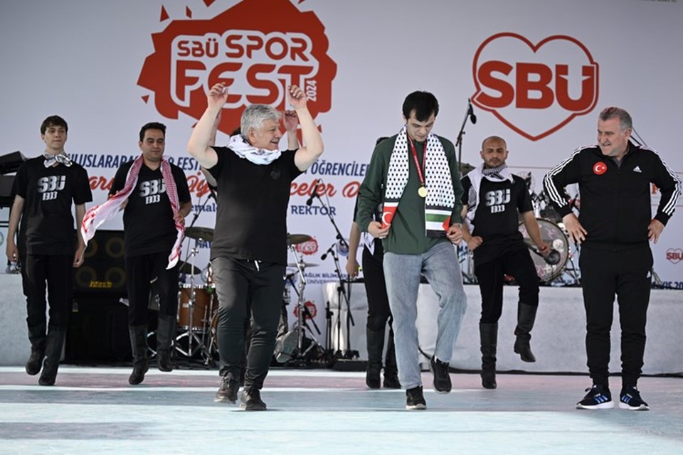 Gençlik ve Spor Bakanı Bak’tan "dabke" dansı - 1