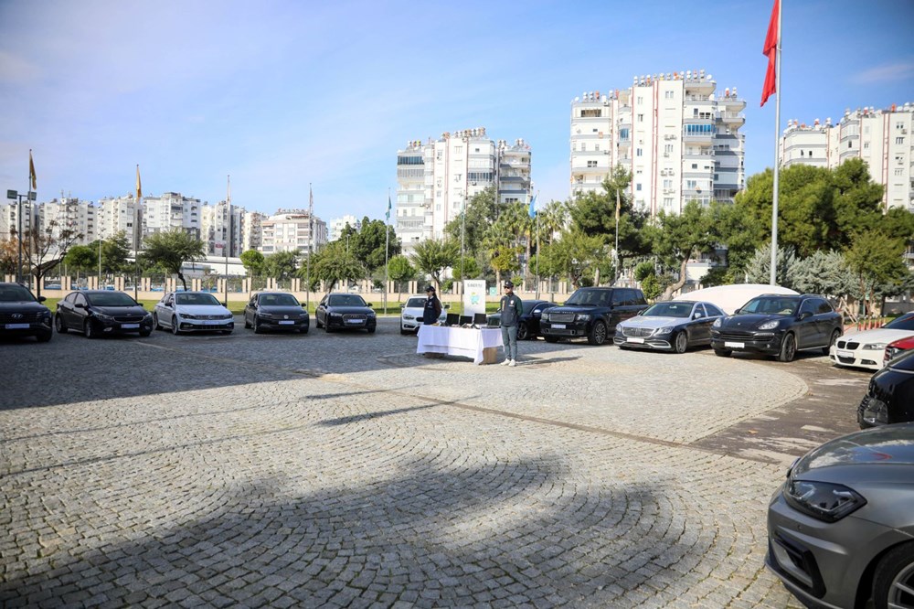 80 otomobil, 19 villa, 8 arsa, altınlar ve silahlar… Milyonluk
bahis operasyonunda 120 gözaltı - 5