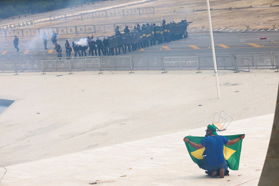 Brezilya'da Bolsonaro destekçilerinden Kongre baskını - 2