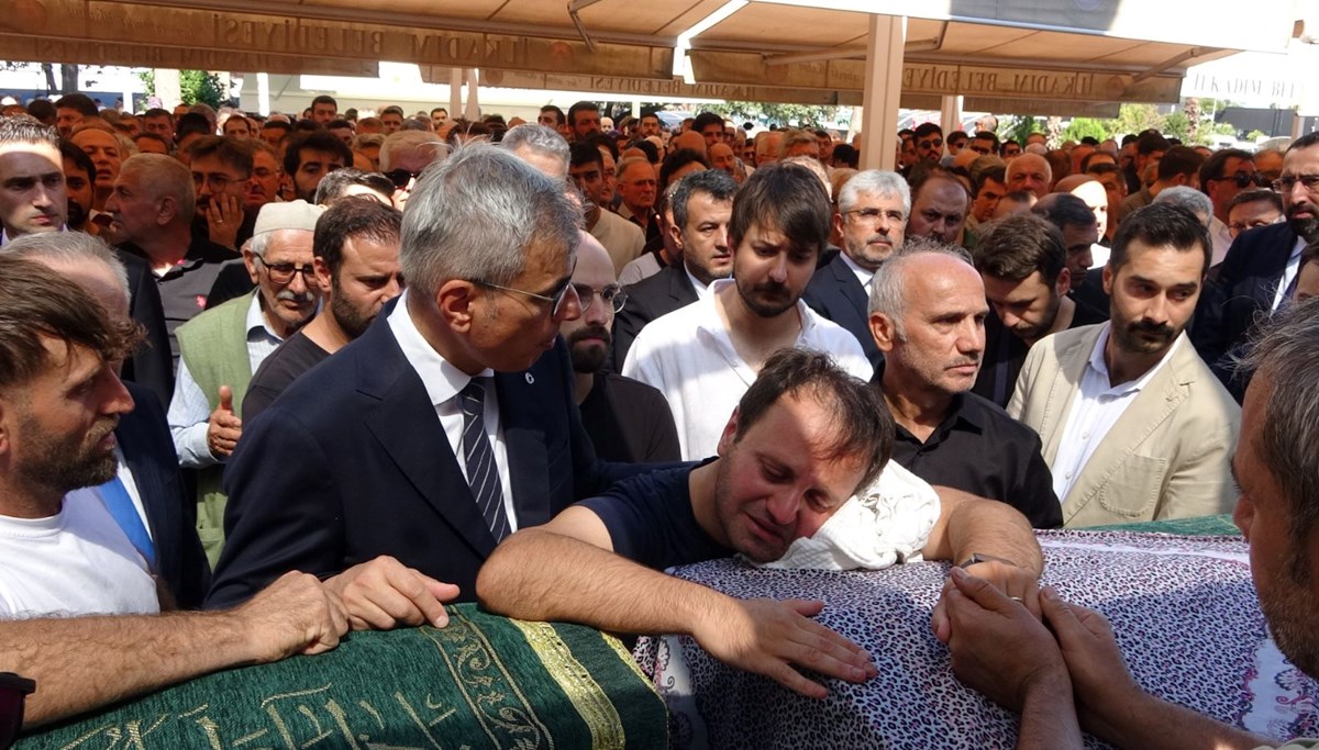 Kızılırmak'a uçan araçtaki anne ile çocuğu son yolculuğuna uğurlandı