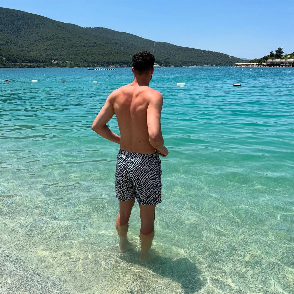 Premier Lig bitti soluğu Bodrum'da aldı: Milli futbolcunun aile boyu tatili - 1