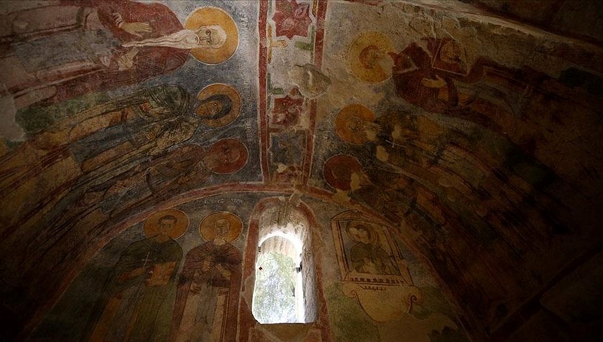 Hristiyanların hac merkezlerinden Aziz Nikolaos Kilisesi'nde ziyaretçi sayısı artıyor Hristiyanların hac merkezlerinden Aziz Nikolaos Kilisesi'nde ziyaretçi sayısı artıyor