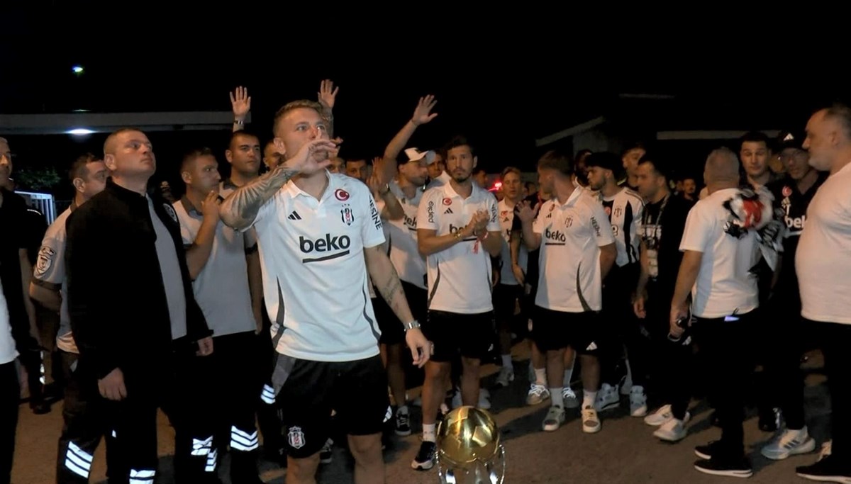 Beşiktaş, Süper Kupa zaferini taraftarlarıyla kutladı Beşiktaş, Süper Kupa zaferini taraftarlarıyla kutladı