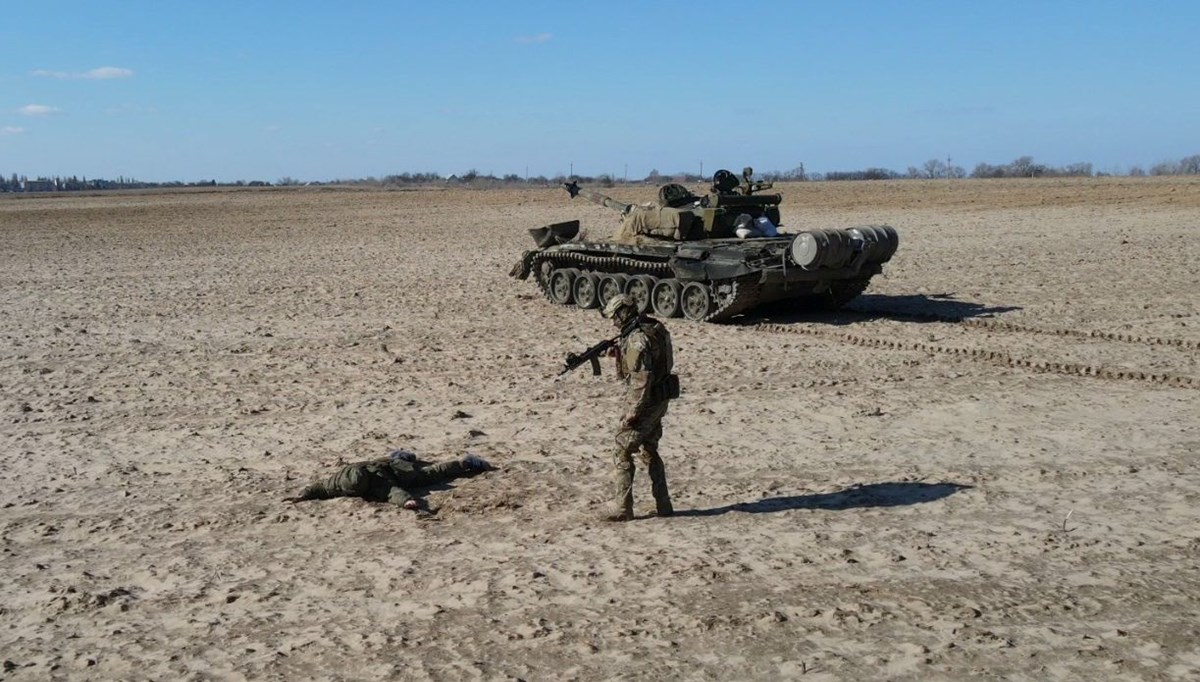 Rus askeri para ödülü karşılığında tankıyla beraber teslim oldu