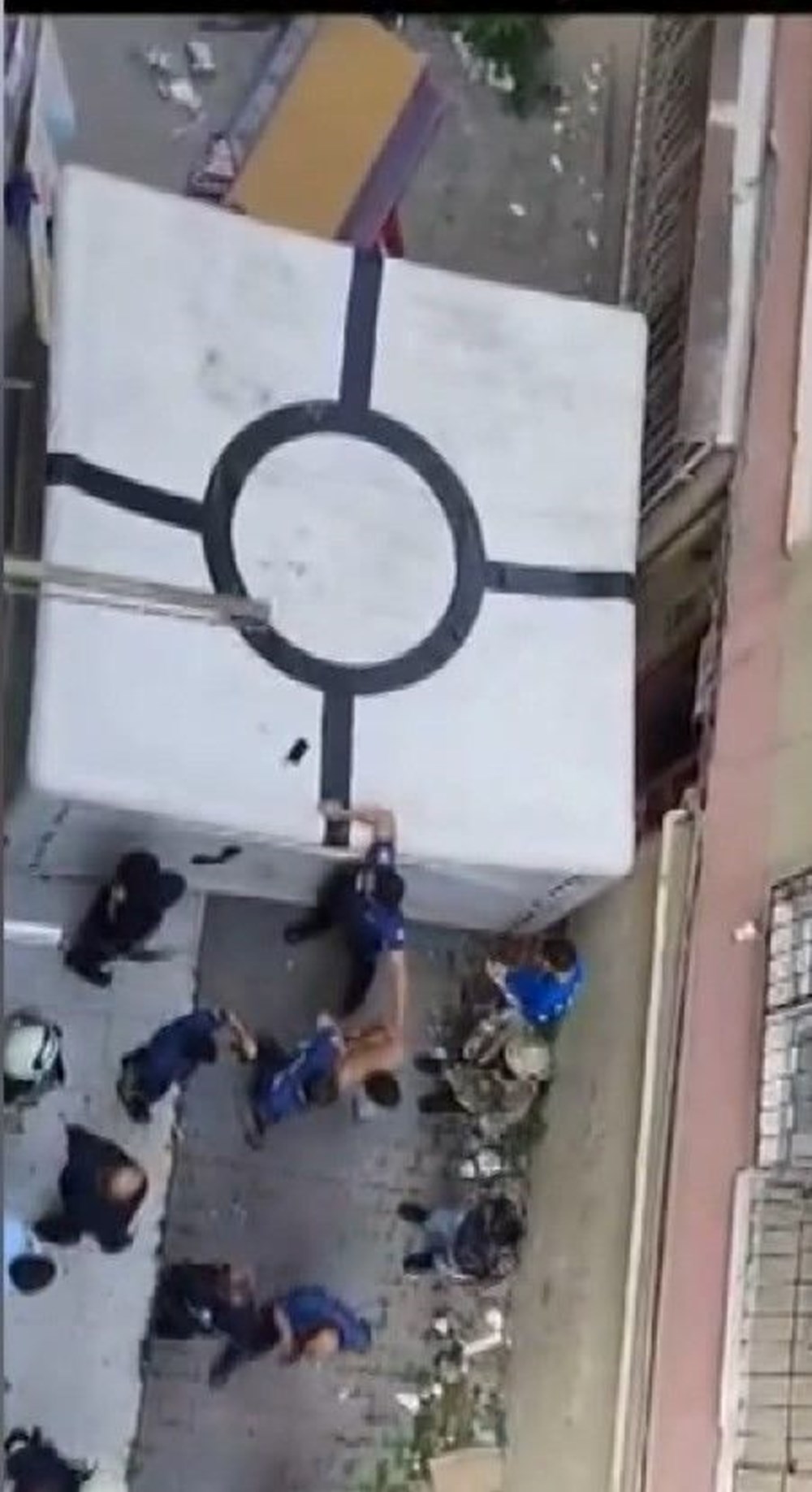 İntihardan vazgeçen Tunuslu mahsur kaldı - 4