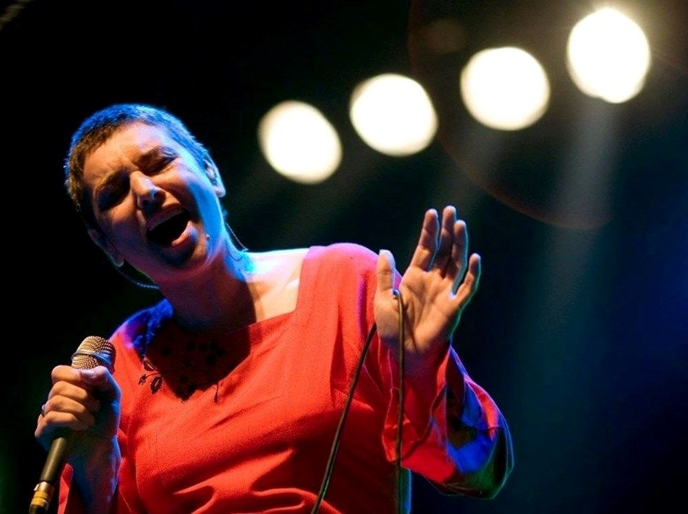 İrlandalı ünlü şarkıcı Sinead O'Connor son yolculuğuna uğurlandı - 6