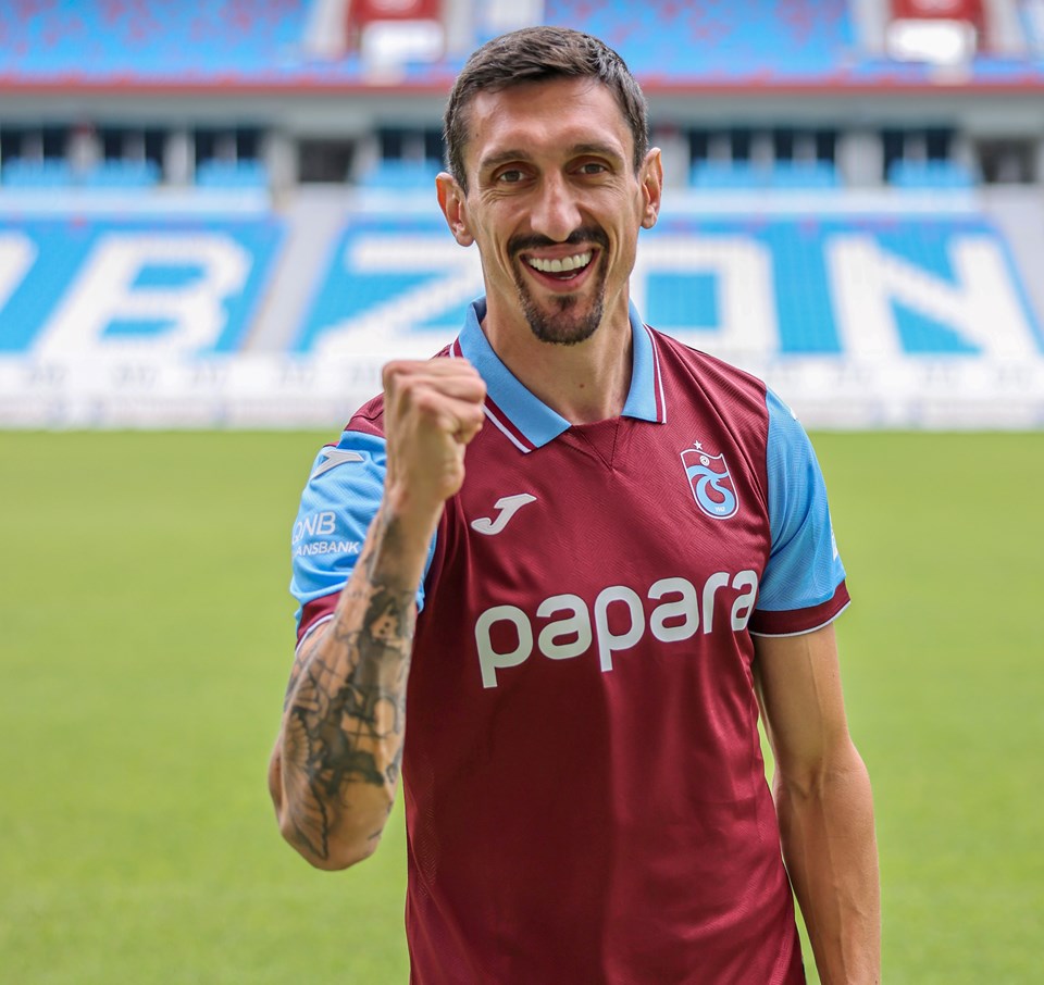 Trabzonspor'dan Stefan Savic'e 3 yıllık imza: Artık sahanın içinde konuşma vakti! - 1