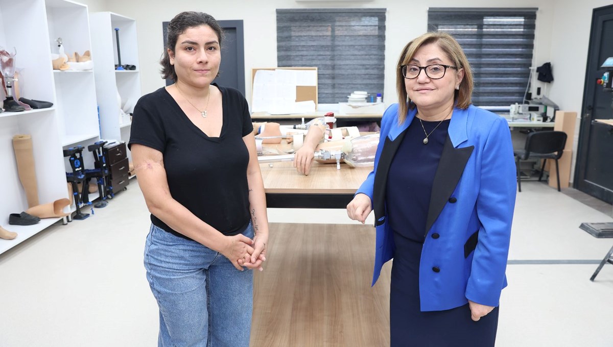 Dolandırılan depremzede kadına yeni protez Dolandırılan depremzede kadına yeni protez