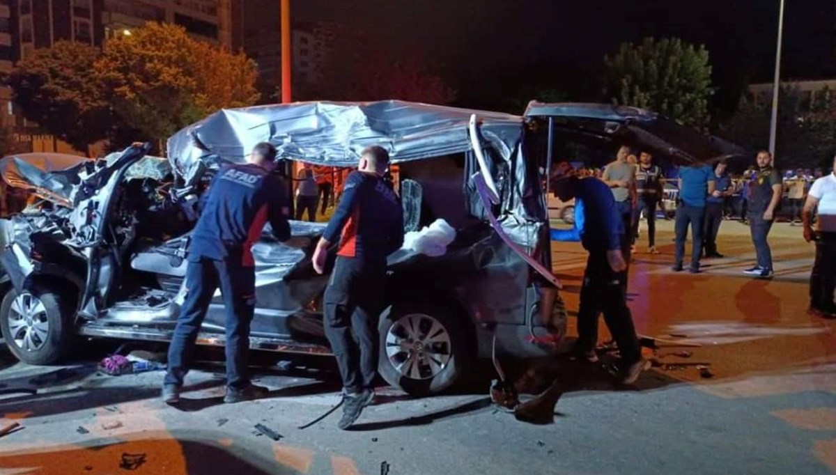 Muş'ta feci kaza: 2 ölü, 3 yaralı Muş'ta feci kaza: 2 ölü, 3 yaralı