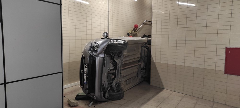 Aracıyla metro alt geçidine düşen genç hayatını kaybetti - 1