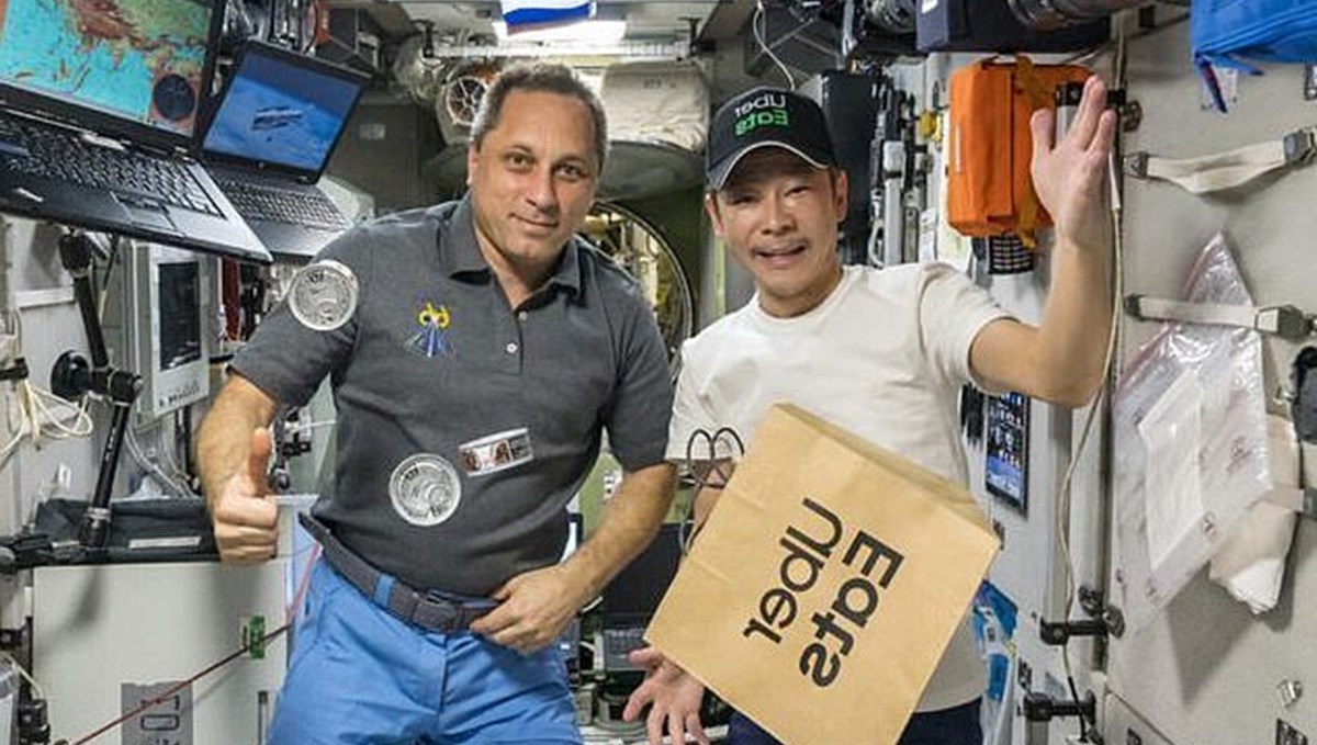 Uzaya ilk yemek teslimatı gerçekleşti: İşte astronotların Dünya'dan sipariş ettikleri yiyecekler