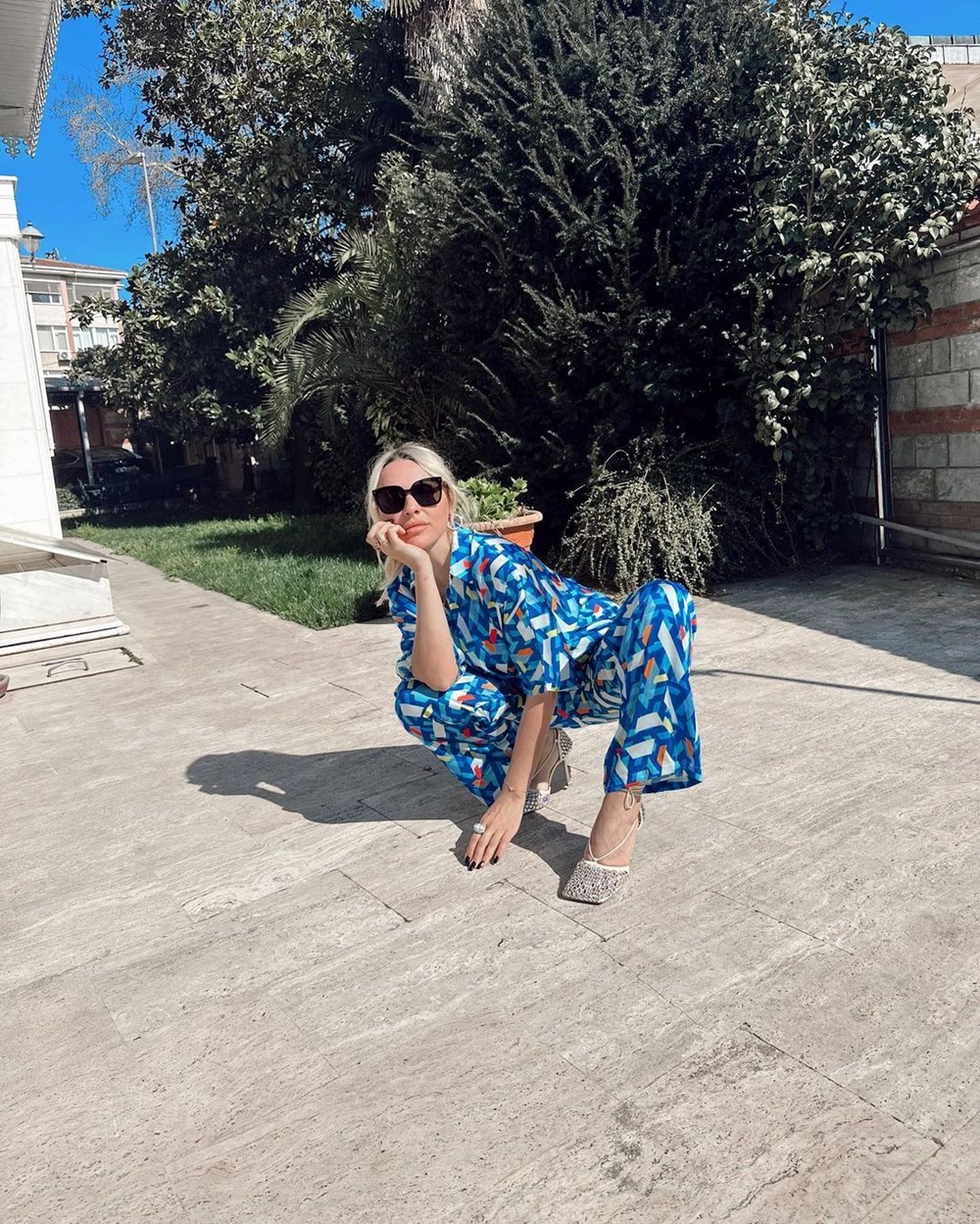 Hadise'nin yeni pozlarına eleştiri yağdı - 1