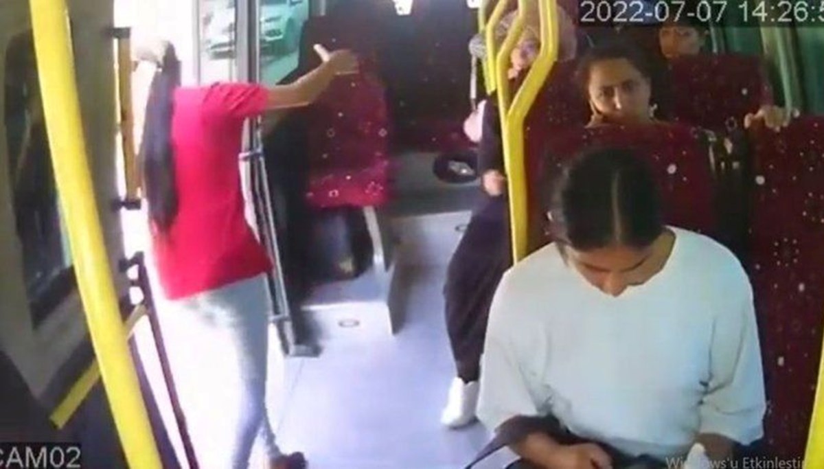 Minibüsten düşen kadın hayatını kaybetti: Şoför tutuklandı