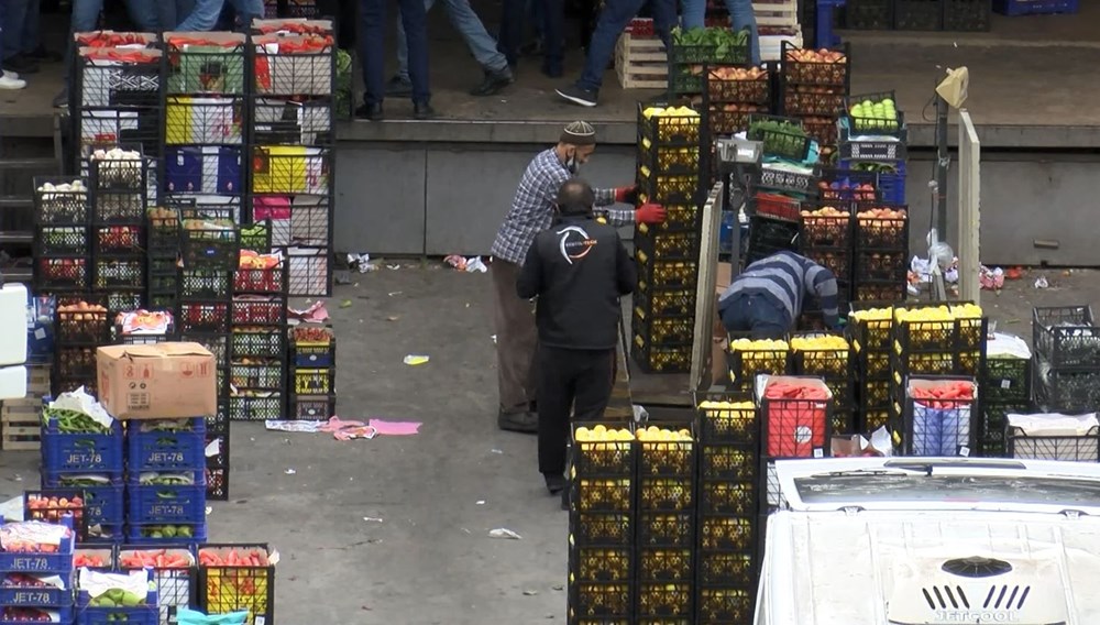 Kısıtlama sonrası Bayrampaşa Sebze ve Meyve Hali�nde yoğunluk devam
