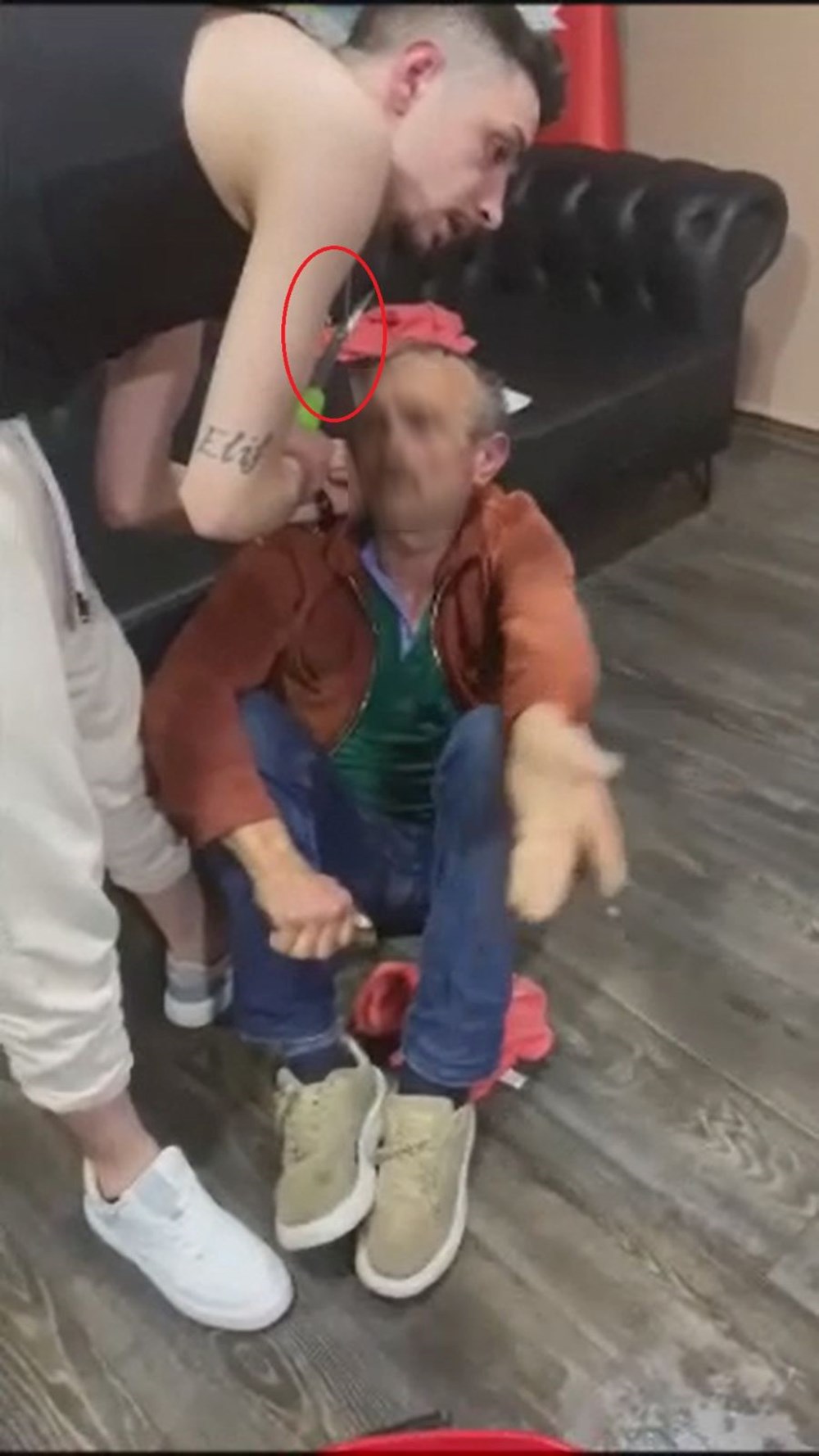Saatlerce işkence yapıp kayda aldılar (Müzik eşliğinde dövüp,
kulağını kesmekle tehdit ettiler) - 3
