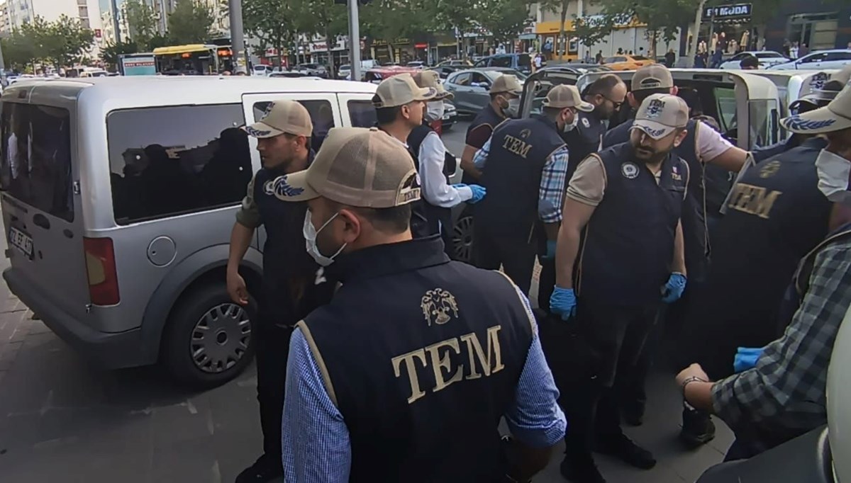 DEM Parti Batman İl Eş Başkanı Tekik gözaltına alındı DEM Parti Batman İl Eş Başkanı Tekik gözaltına alındı