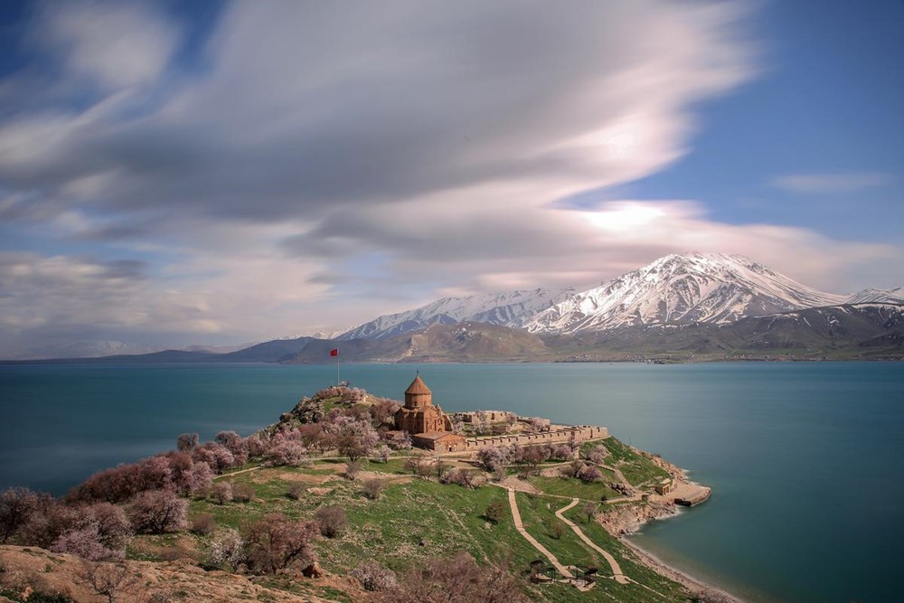Akdamar Adası çiçekleriyle büyülüyor - 1