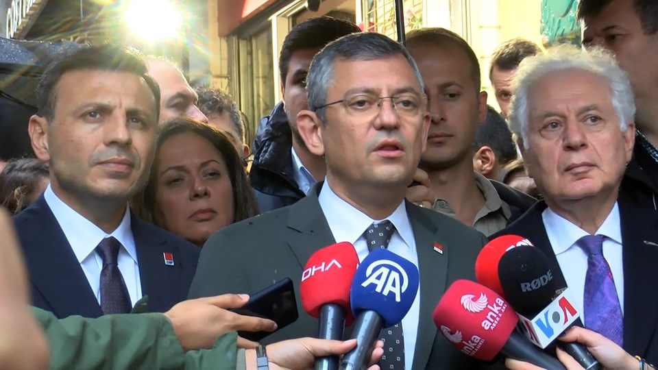 Sebat Apartmanı önünde Dink için karanfilli protesto - 1