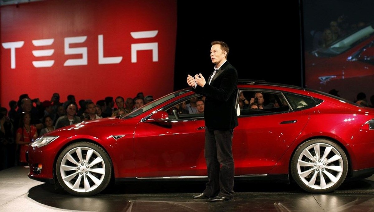 Elon Musk, 6,88 milyar dolar değerinde 7,92 milyon Tesla hissesi sattı