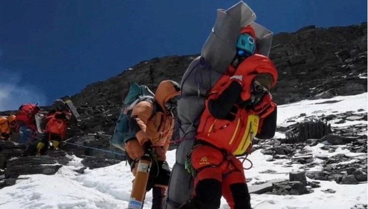 Everest Dağı'nda mahsur kaldı, son anda böyle kurtarıldı