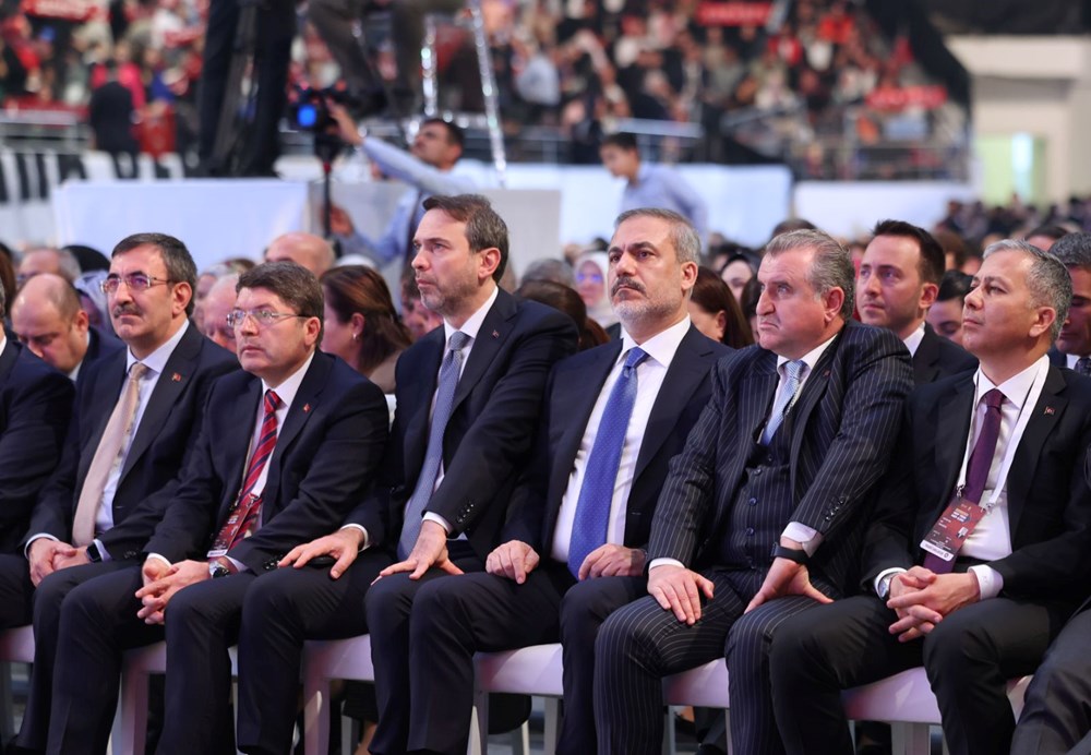 AK Parti’de yeni yönetim belirlendi | Erdoğan yeniden genel başkan seçildi, MKYK üyelerinde büyük değişim yaşandı - 9