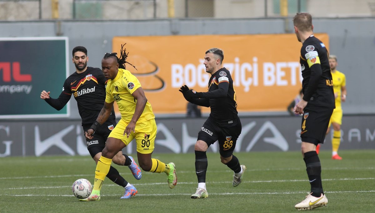 Kayserispor İstanbul'da 4 golle kazandı