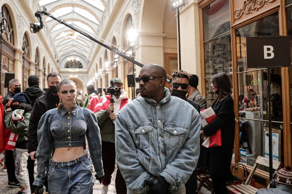Kanye West'in ceketi anında tükendi - 4