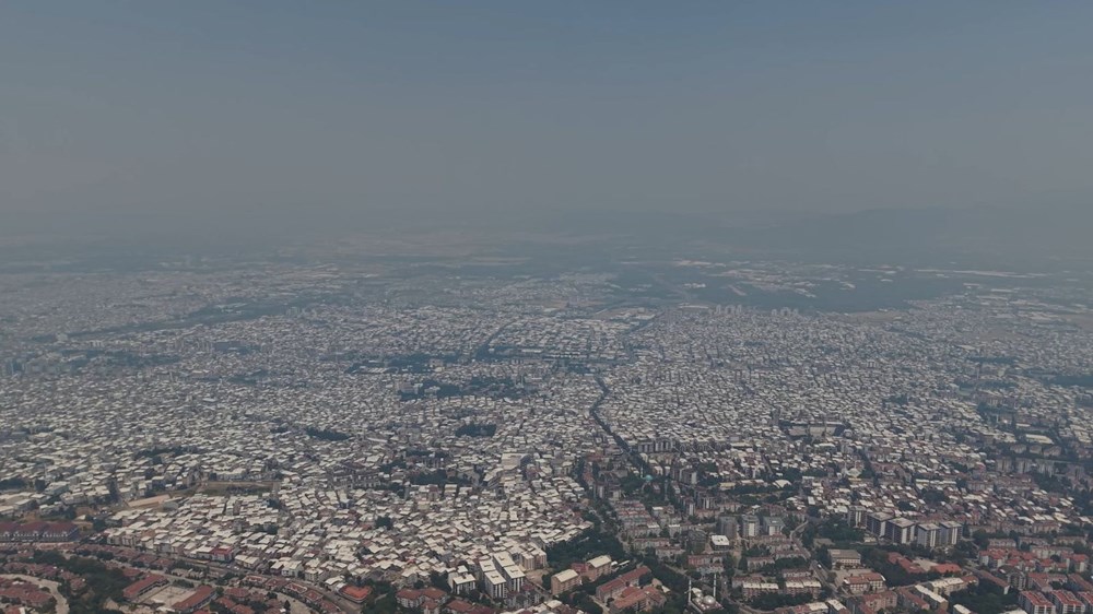 Orman yangınının dumanı kente ulaştı, her yeri kül kapladı: "Ciğerlere inebilir, maske takılmalı" - 4