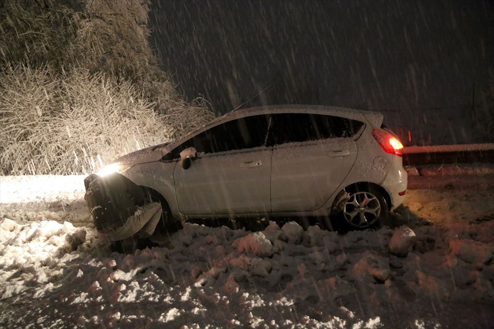 Sivas-Tokat karayolu yoğun kar yağışı dolayısıyla trafiğe kapandı - 19